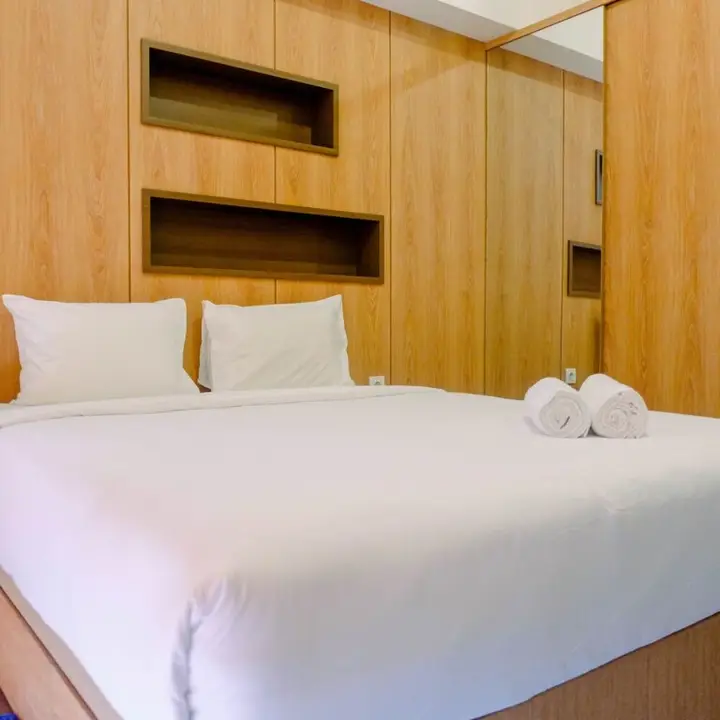 Legok: Warm Design Studio Apartment at Casa De Parco
