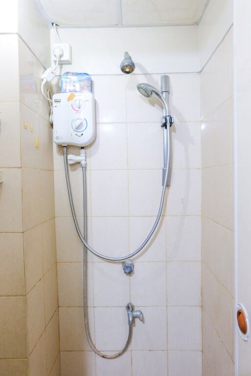 Южный Тангеранг: Minimalist Studio at Serpong Greenview Apartment