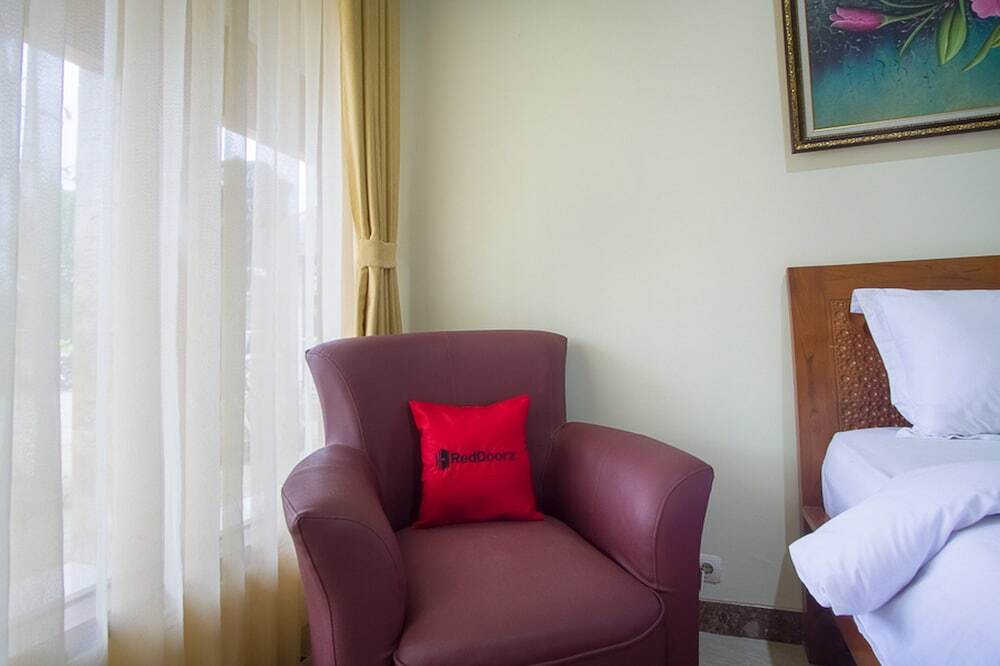 Пакитан: RedDoorz Plus @ Pancer Door Beach