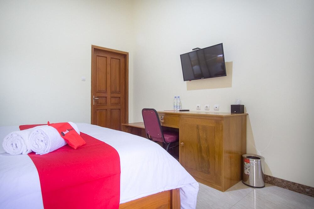 Пакитан: RedDoorz Plus @ Pancer Door Beach