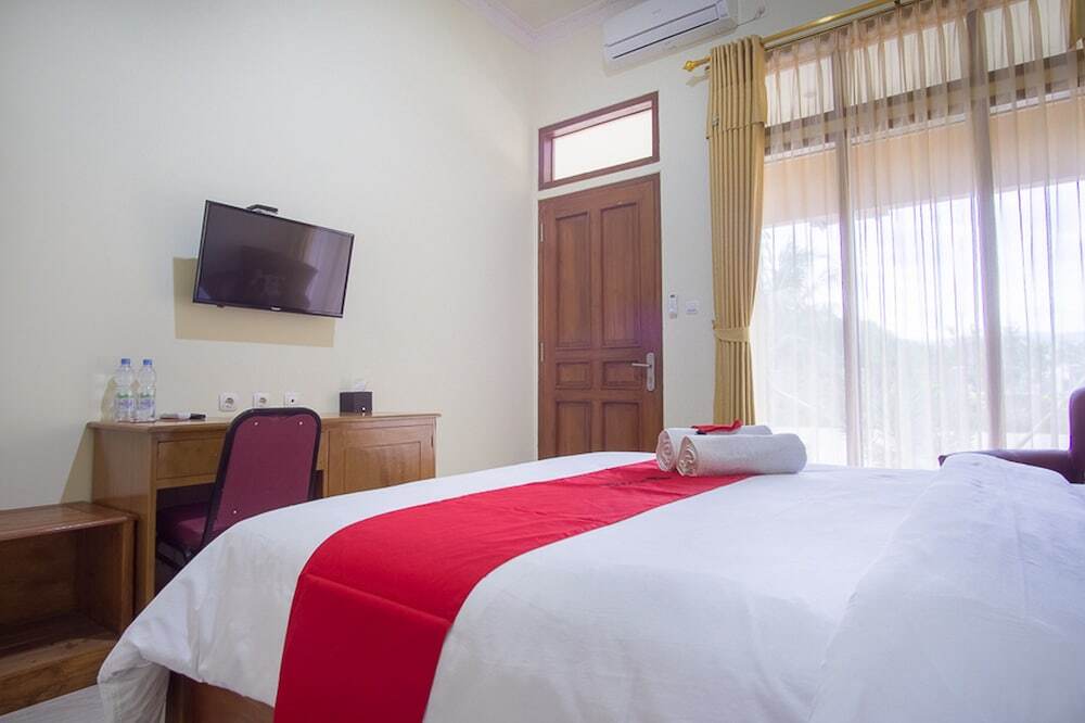 Пакитан: RedDoorz Plus @ Pancer Door Beach