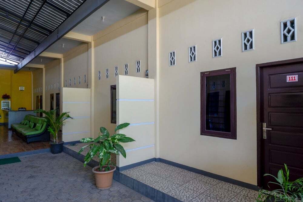 RedDoorz near Universitas Cokroaminoto Palopo — фото 1