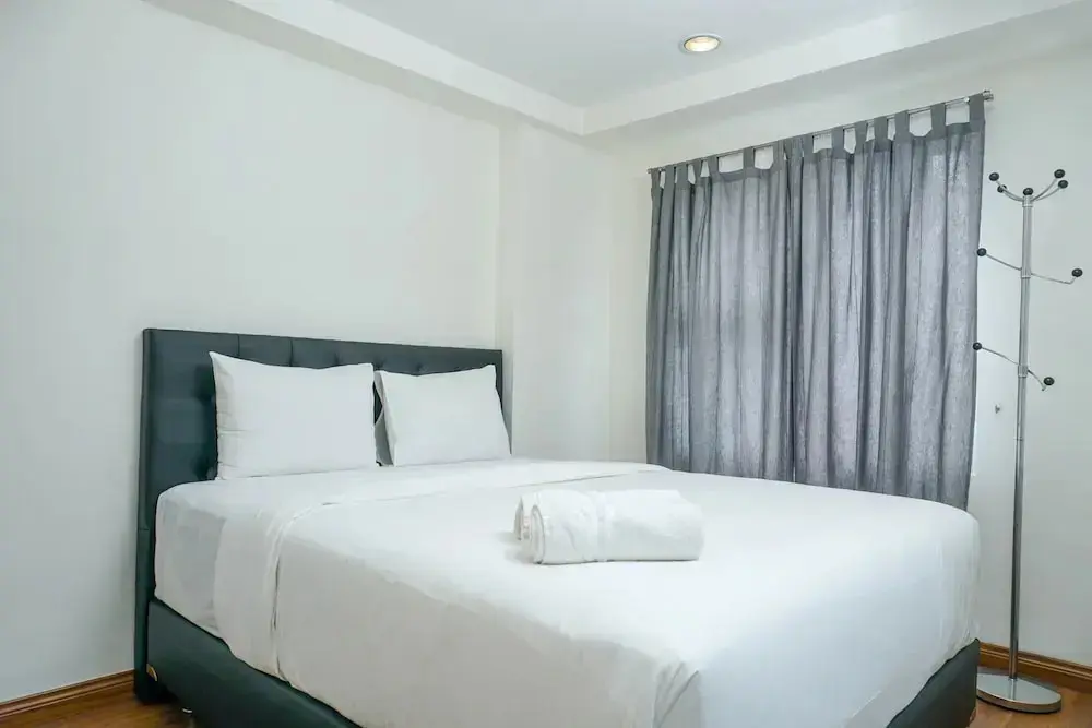 Джакарта: Best Spacious Studio Belmont Residence Puri Apartment