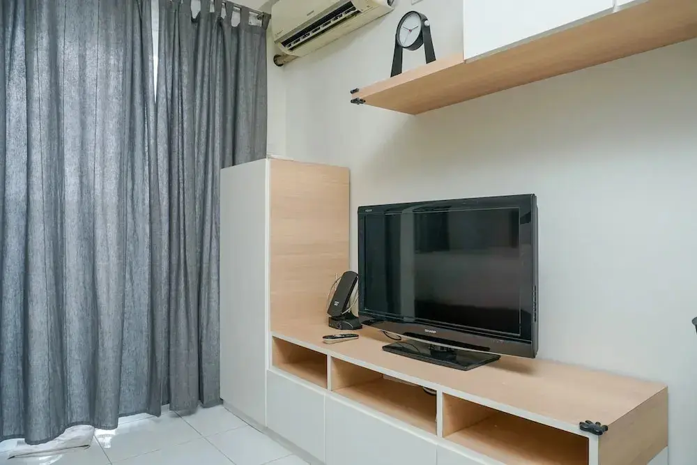 Джакарта: Best Spacious Studio Belmont Residence Puri Apartment