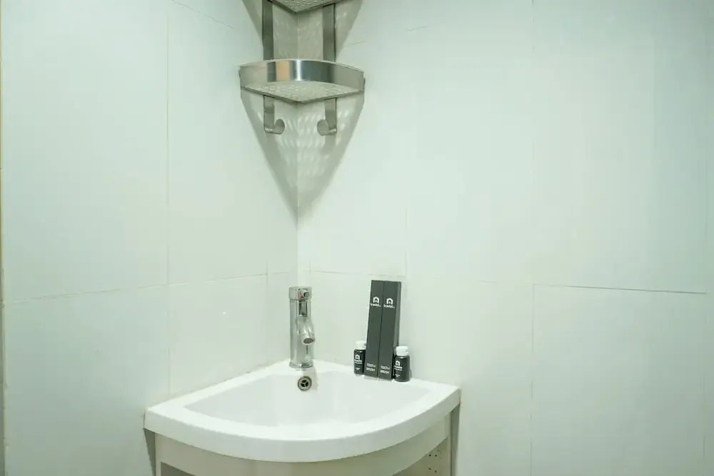 Джакарта: Best Spacious Studio Belmont Residence Puri Apartment