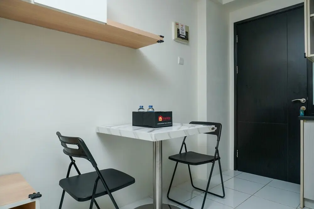 Джакарта: Best Spacious Studio Belmont Residence Puri Apartment