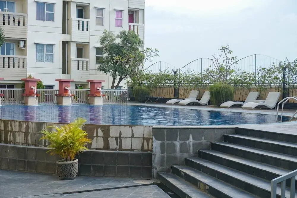 Джакарта: Best Spacious Studio Belmont Residence Puri Apartment