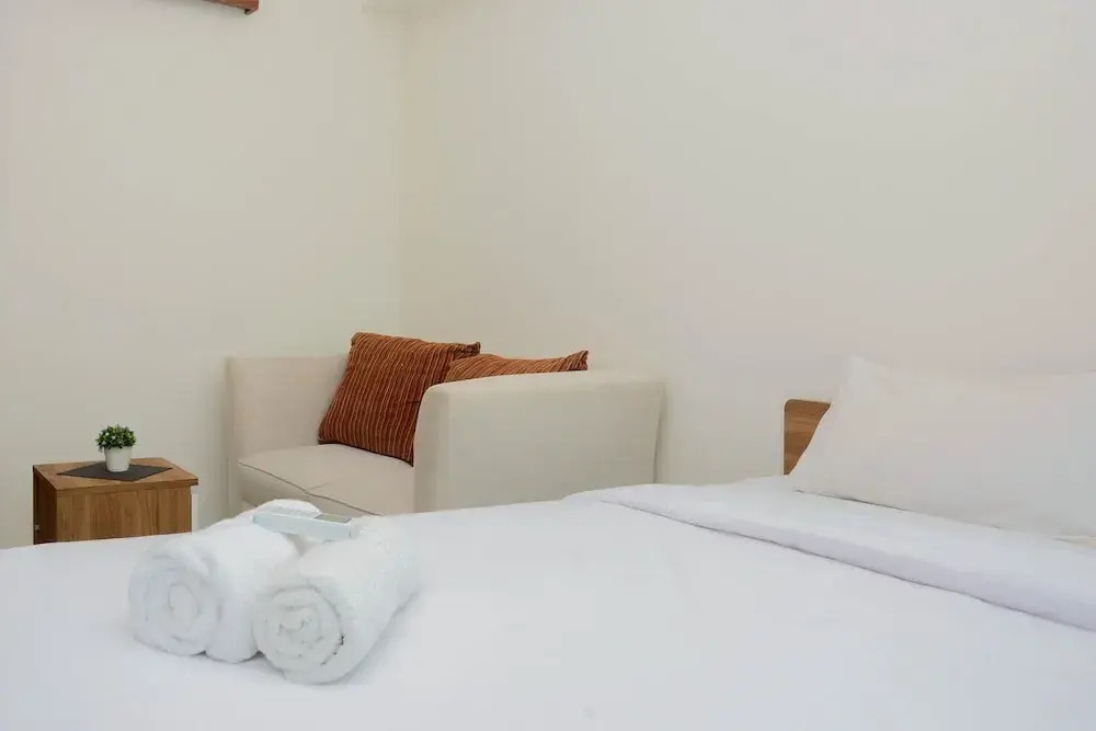 Бекаси: Comfy and Warm Studio Grand Kamala Lagoon Apartment