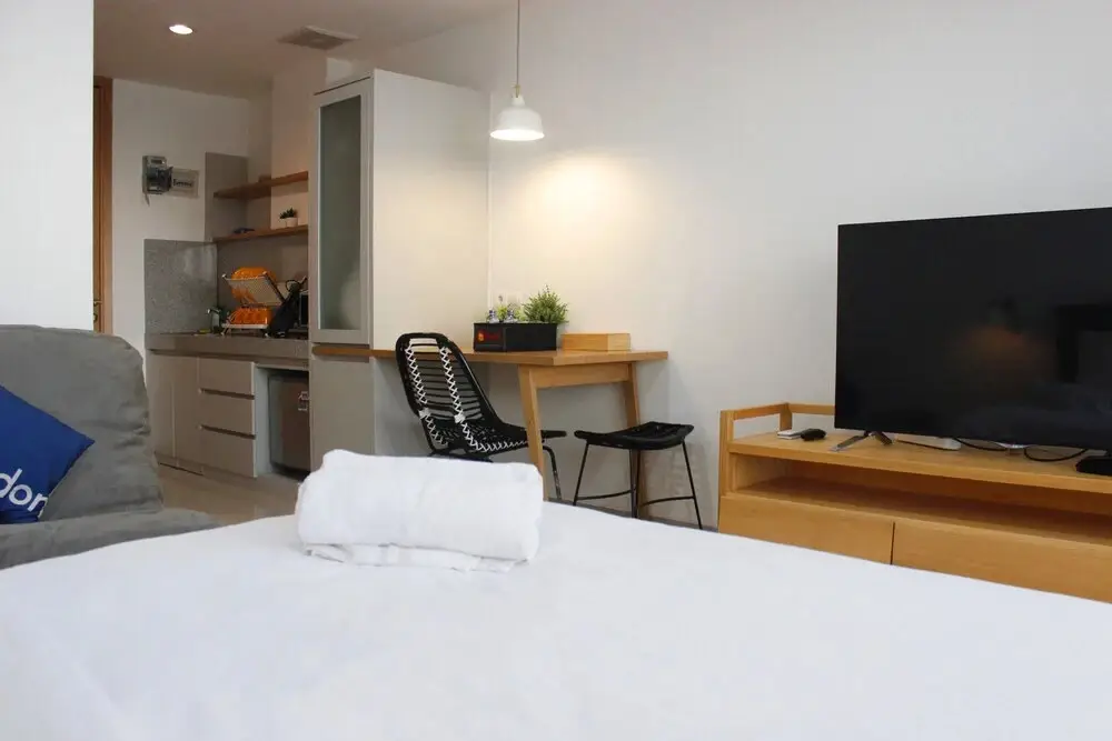 Бандунг: Comfy & Artsy Studio at Beverly Dago Apartment