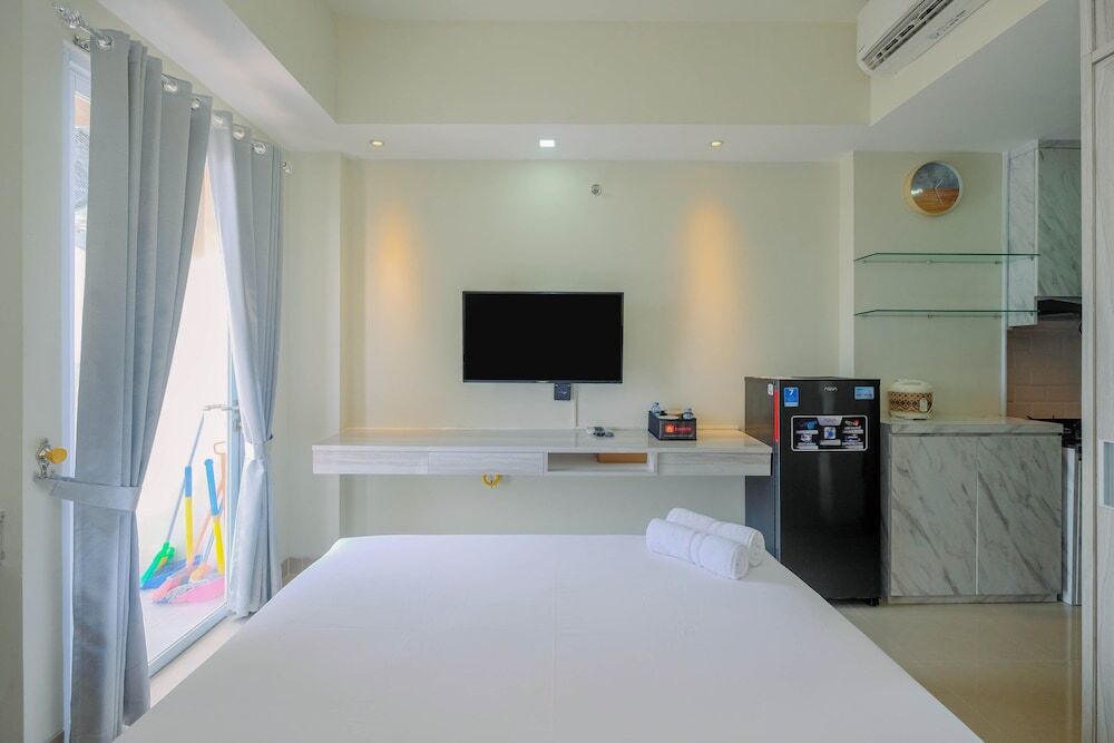 Чикаранг: Cozy and Minimalist Studio Apartment @ Mustika Golf Residence