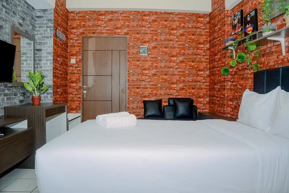Бекаси: Comfy and Contemporer Studio Kemang View Apartment