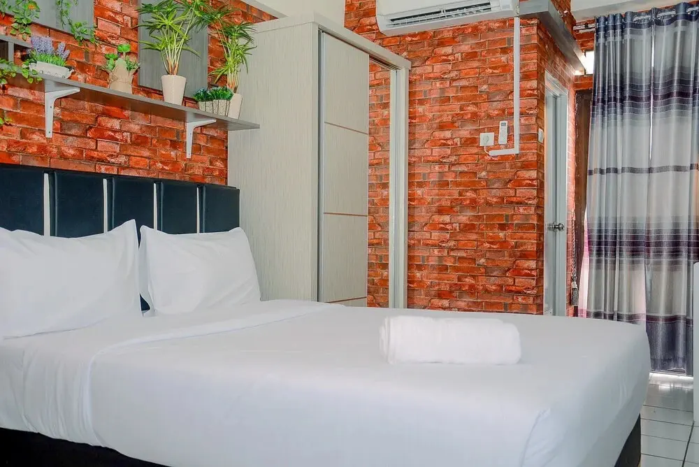 Бекаси: Comfy and Contemporer Studio Kemang View Apartment