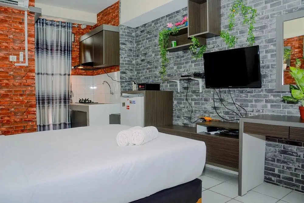 Бекаси: Comfy and Contemporer Studio Kemang View Apartment