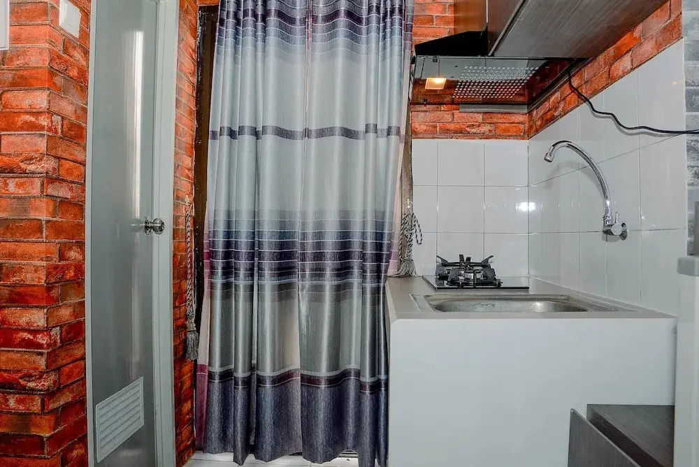 Бекаси: Comfy and Contemporer Studio Kemang View Apartment