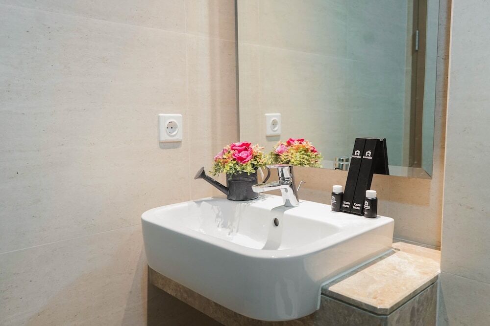 Джакарта: New Furnished Studio Sea View @ Gold Coast Apartment