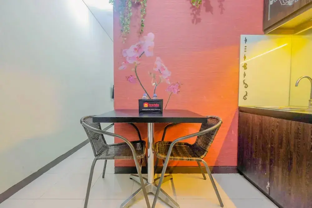 Джакарта: Best Price Modern Studio Apartment at Nifarro Park
