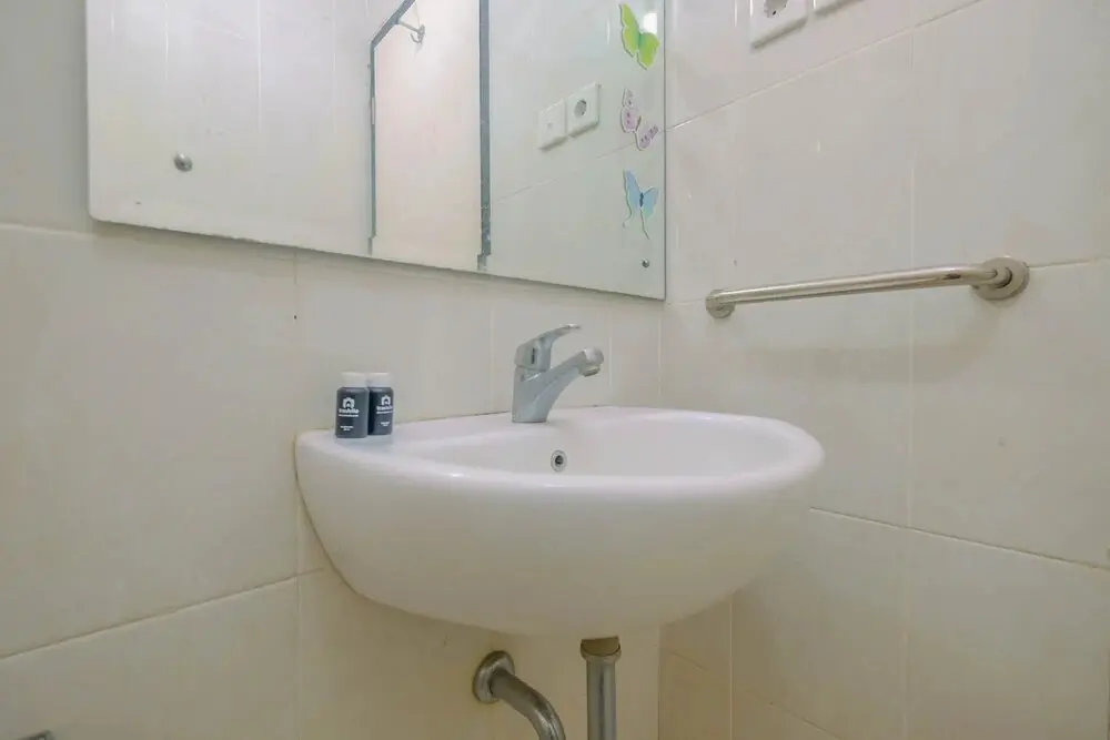 Джакарта: Best Price Modern Studio Apartment at Nifarro Park