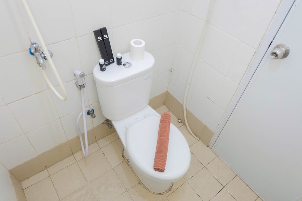 Джакарта: Beautiful and Comfy 2BR at Bassura City Apartment