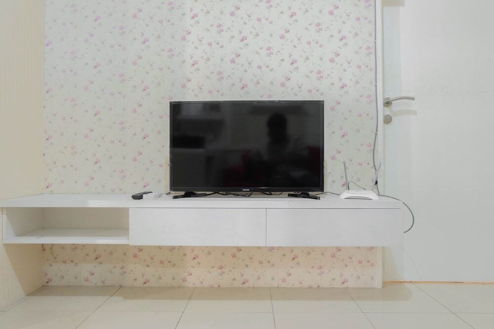 Джакарта: Beautiful and Comfy 2BR at Bassura City Apartment