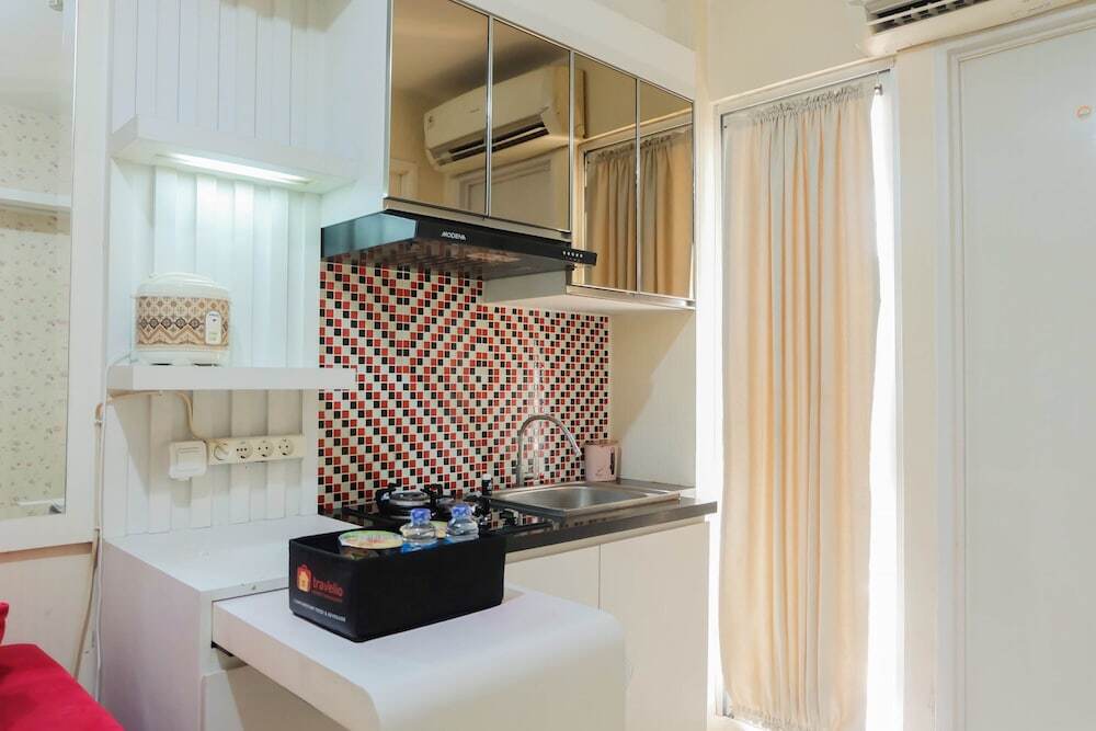 Джакарта: Beautiful and Comfy 2BR at Bassura City Apartment