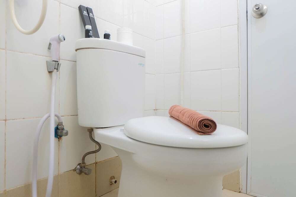Джакарта: Beautiful and Comfy 2BR at Bassura City Apartment