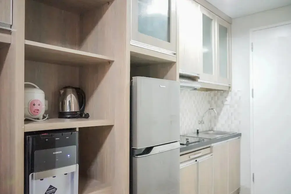 Legok: Comfy Studio at Trimezia Beverly Apartment By Travelio