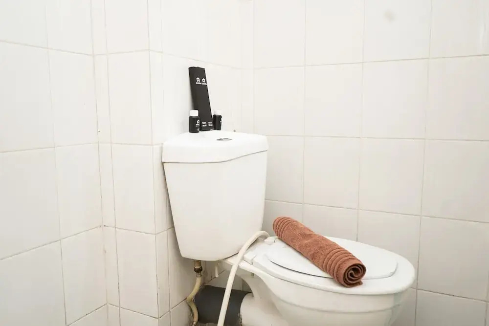 Джакарта: Warm 2BR Apartment Cibubur Village