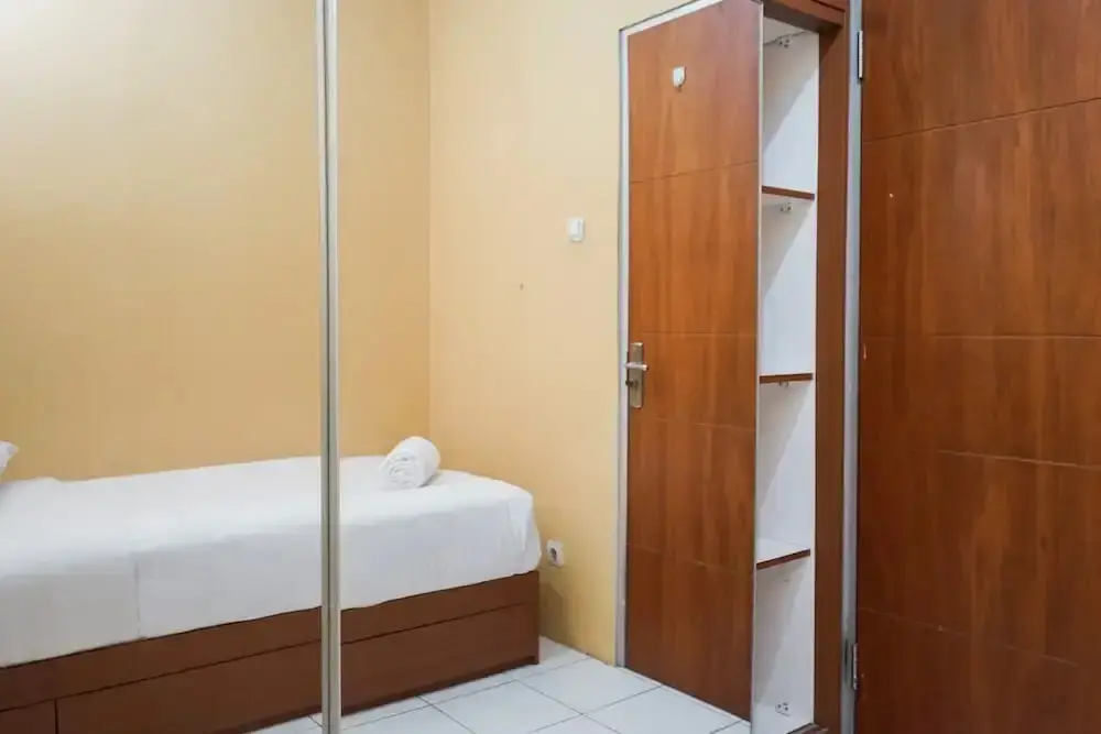 Джакарта: Warm 2BR Apartment Cibubur Village