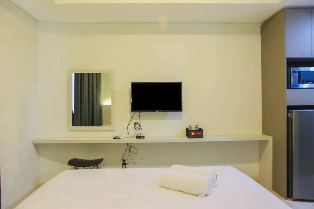Джакарта: Cozy Stay Studio Room at Gold Coast Apartment