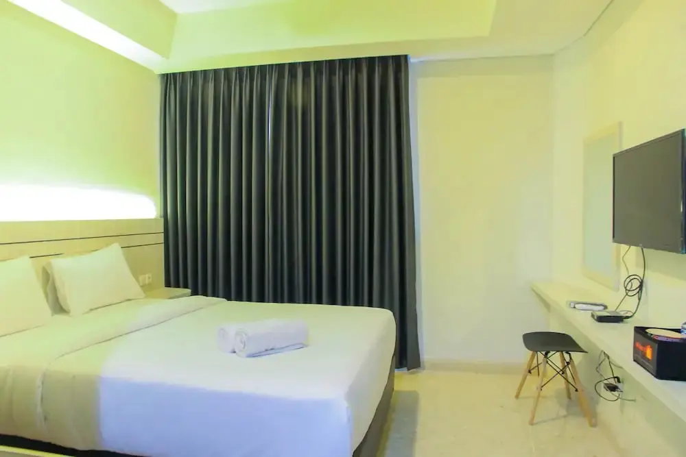 Джакарта: Cozy Stay Studio Room at Gold Coast Apartment