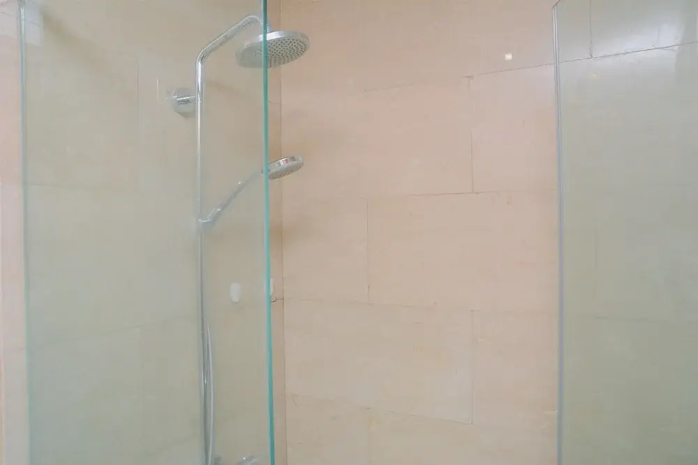 Джакарта: Pleasant and Simply Studio Room Menteng Park Apartment