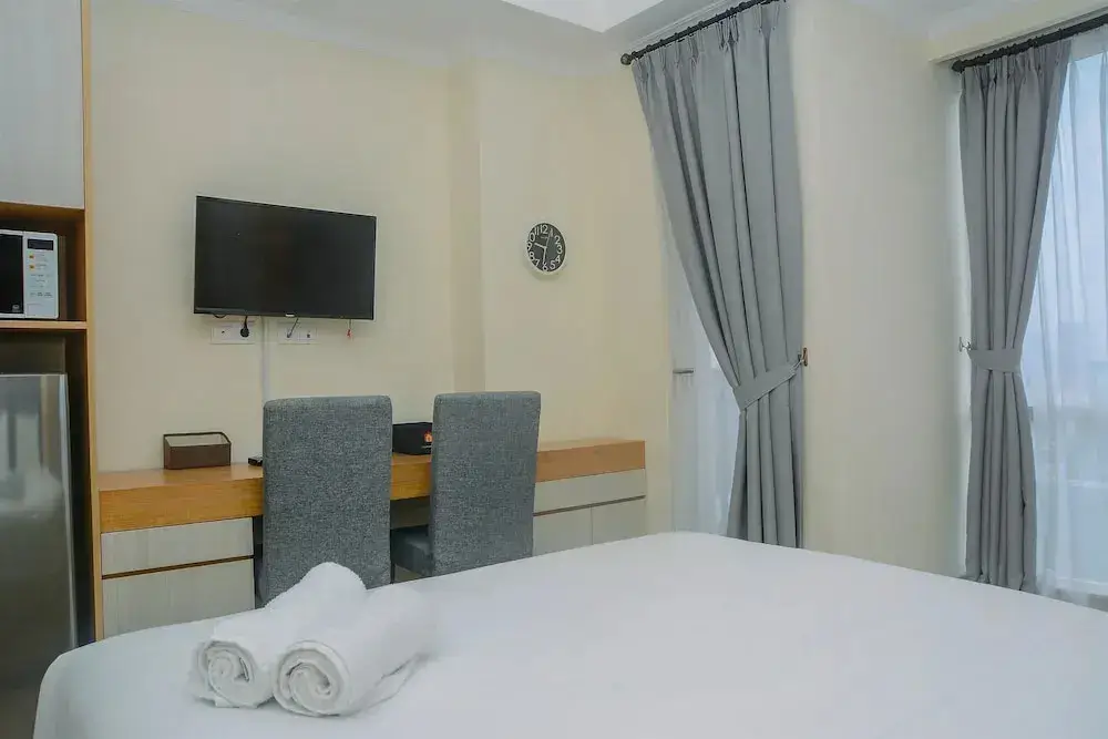 Pleasant and Simply Studio Room Menteng Park Apartment — фото 1