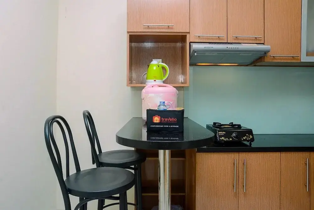Джакарта: Pleasant Studio Apartment at City Home MOI