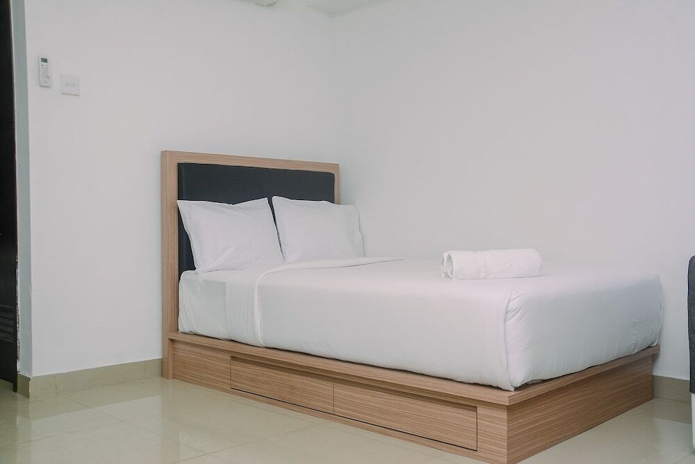 Джакарта: Cozy With Modern Design Studio Apartment At Tamansari The Hive