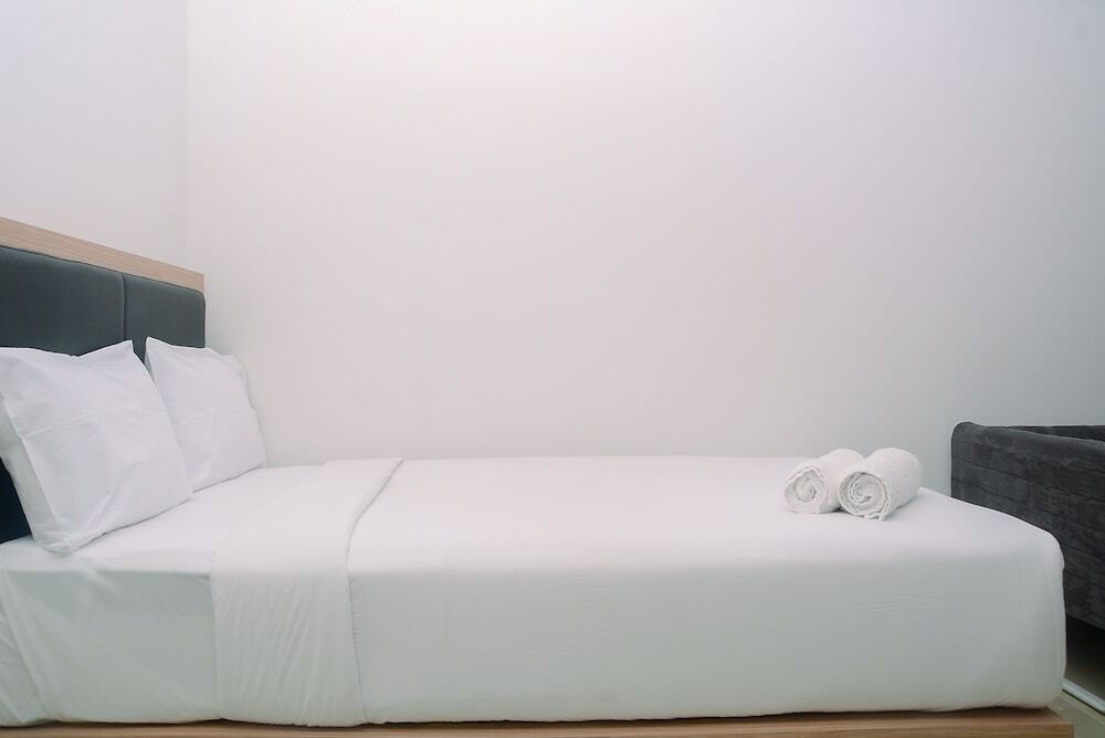 Джакарта: Cozy With Modern Design Studio Apartment At Tamansari The Hive