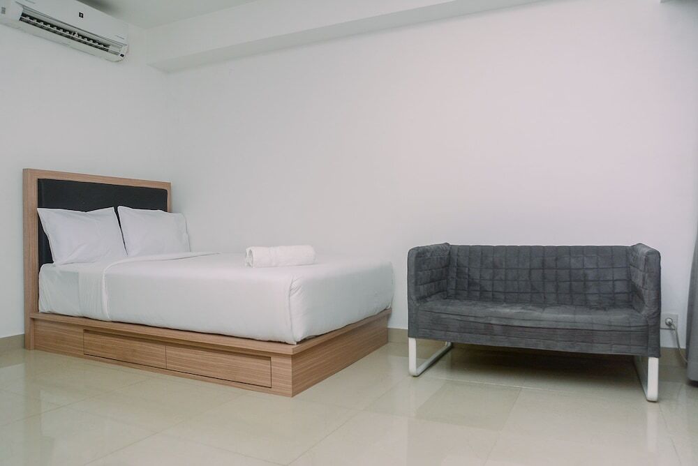 Джакарта: Cozy With Modern Design Studio Apartment At Tamansari The Hive