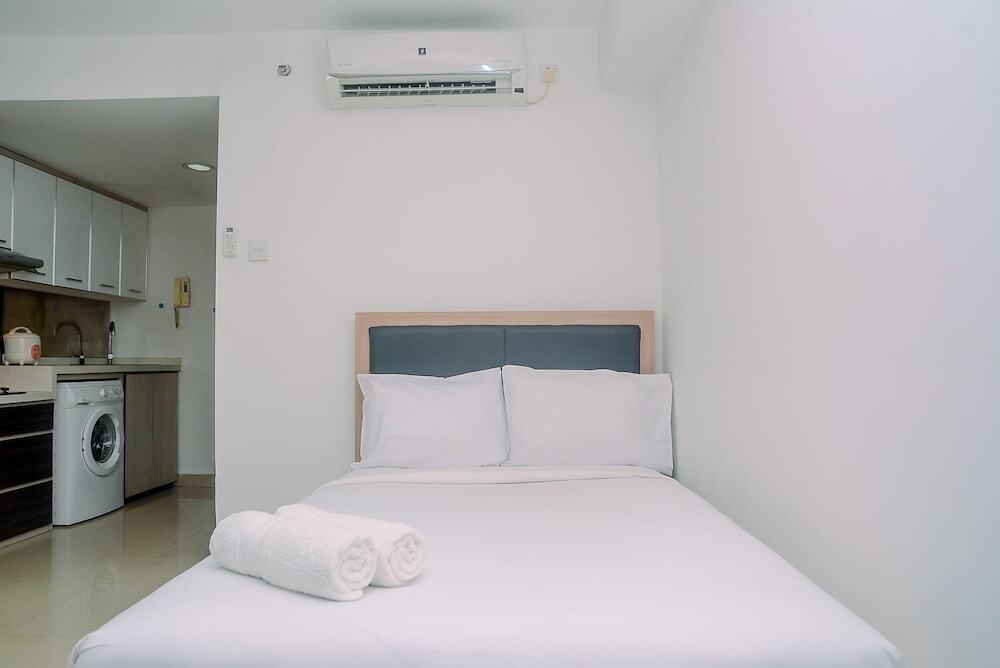 Джакарта: Cozy With Modern Design Studio Apartment At Tamansari The Hive