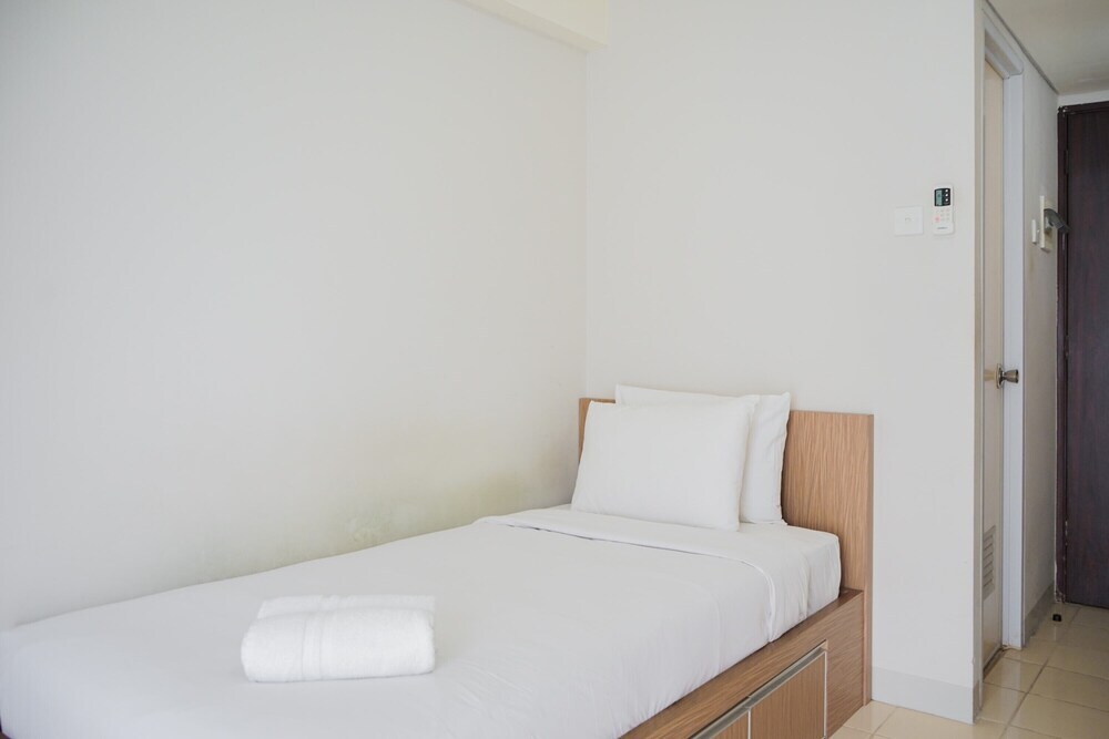 Южный Тангеранг: Chic Studio at Serpong Green View Apartment
