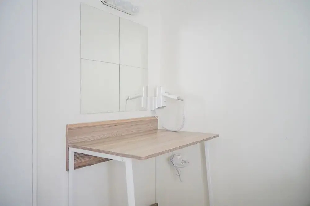Южный Тангеранг: Minimalist Studio Bintaro Icon Apartment near British School