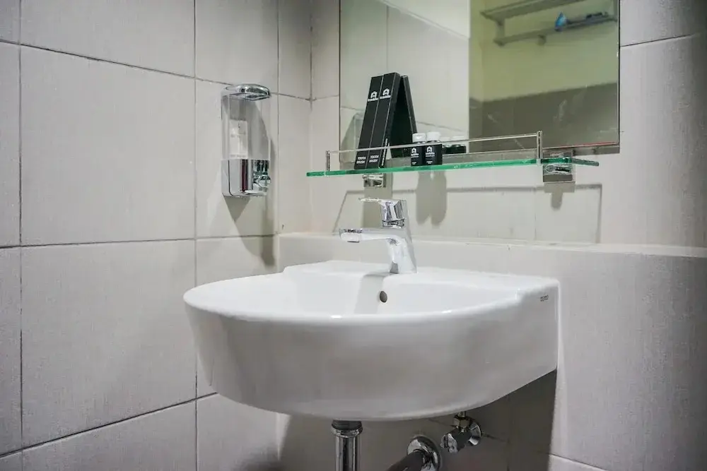 Южный Тангеранг: Minimalist Studio Bintaro Icon Apartment near British School