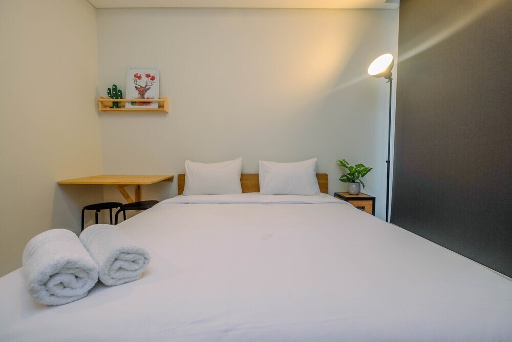 Джакарта: Cozy Gold Coast Studio Apartment with Pool and Sea View