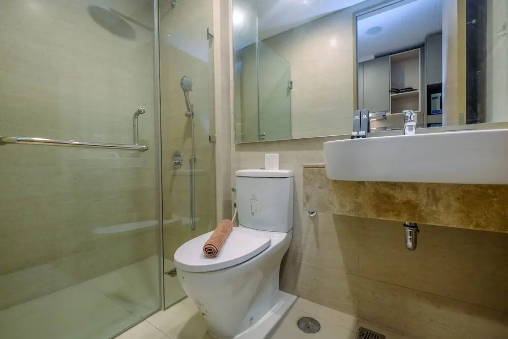 Джакарта: Cozy Gold Coast Studio Apartment with Pool and Sea View