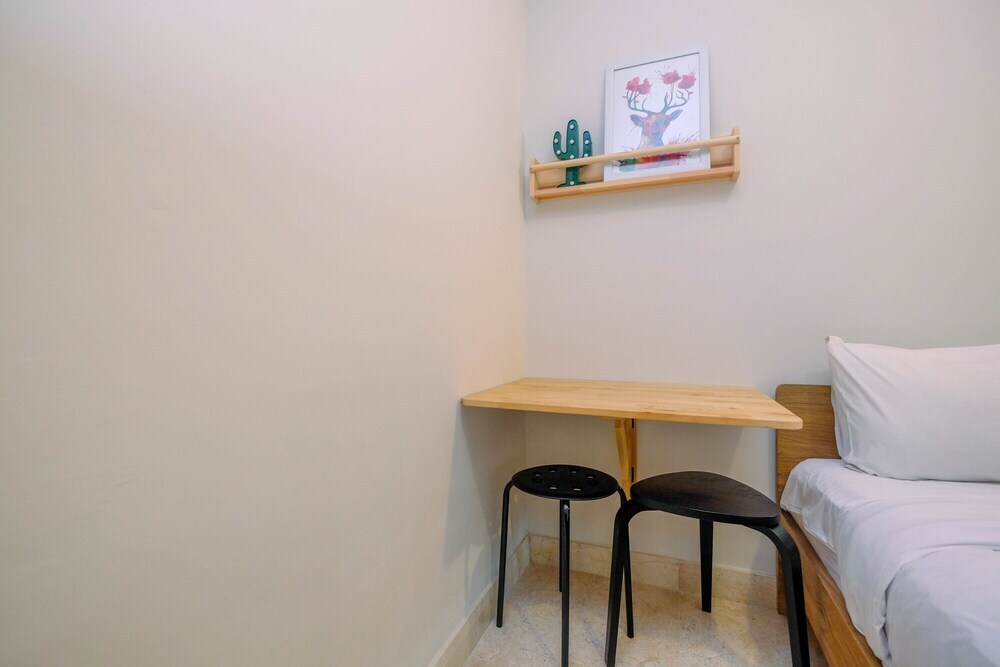 Джакарта: Cozy Gold Coast Studio Apartment with Pool and Sea View