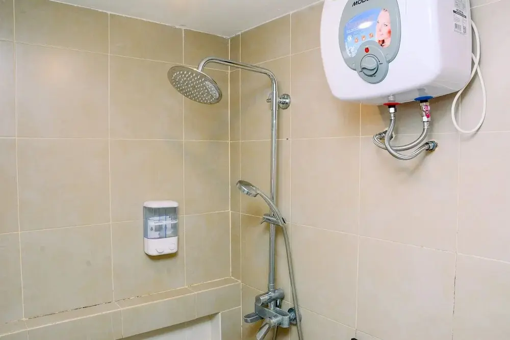 Джакарта: Beautiful and Cozy 2BR above Mall at Bassura City Apartment