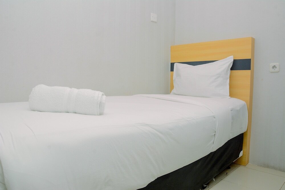 Джакарта: Beautiful and Cozy 2BR above Mall at Bassura City Apartment