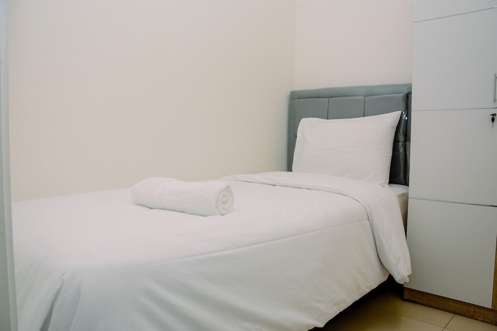 Джакарта: Homey 2BR at Bassura City Apartment