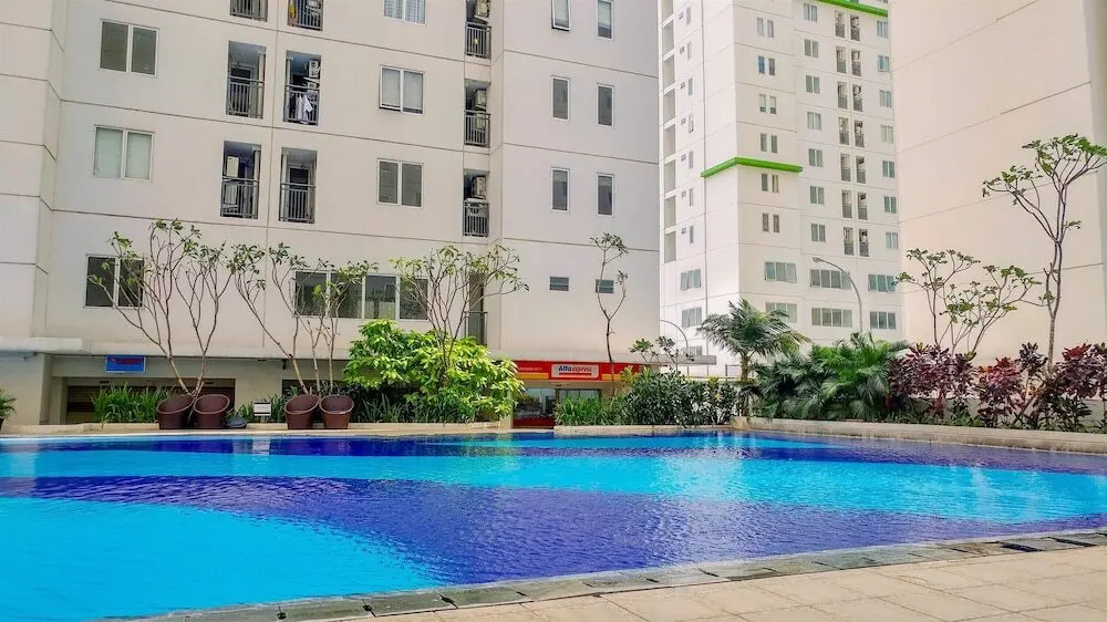 Джакарта: Homey 2BR at Bassura City Apartment