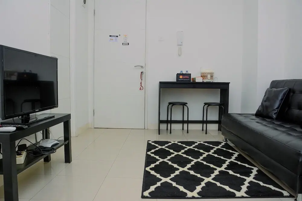 Джакарта: Homey 2BR at Bassura City Apartment