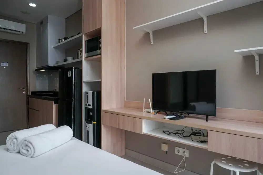 Джакарта: Comfortable Design Studio Apartment Ciputra International