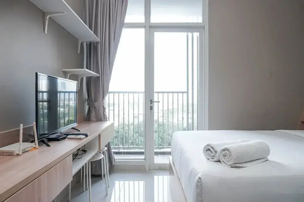 Джакарта: Comfortable Design Studio Apartment Ciputra International